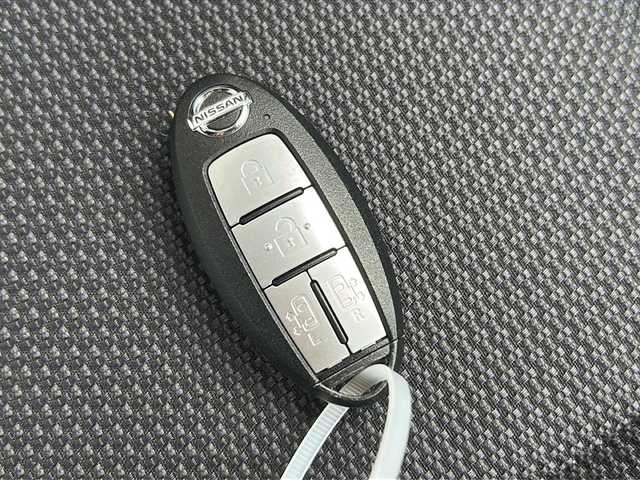 日産 セレナ X VセレクションⅡ 広島県 2019(平31)年 6.3万km ダイヤモンドブラック エマージェンシーブレーキ/車線逸脱警報/標識認識機能/速度標識認識/純正7型ナビ【MM318D-W】/・フルセグ CD DVD Bluetooth/両側パワースライドドア/全方位カメラ/クルーズコントロール/コーナーセンサー/パーキングアシスト/リアオートエアコン/ドライブレコーダー/ETC/ステアリングスイッチ/オートライト/スマートキー/プッシュスタート/保証書