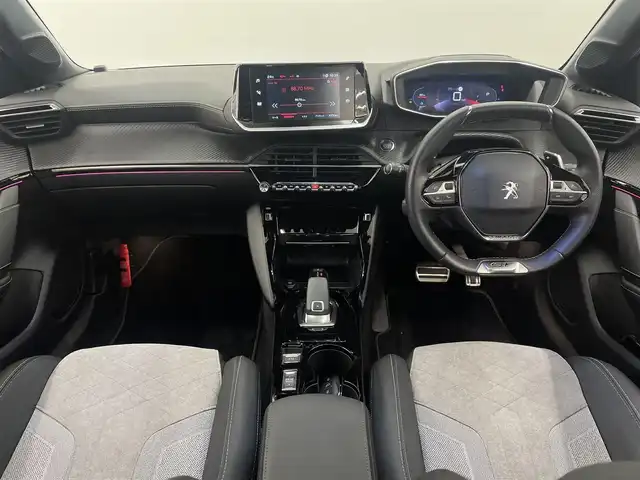 プジョー ２０８ GT ライン 岡山県 2020(令2)年 1.6万km 赤 ワンオーナー　/パノラマガラスルーフ/アンビエントライト　　/純正ナビ　/アップルカープレイ　/アンドロイドオート　/Ｂカメラ　/ＤＴＶ　/インテリジェントハイビーム　/ワイヤレスチャージ/パーキングセンサー/LKA/BSM/ACC