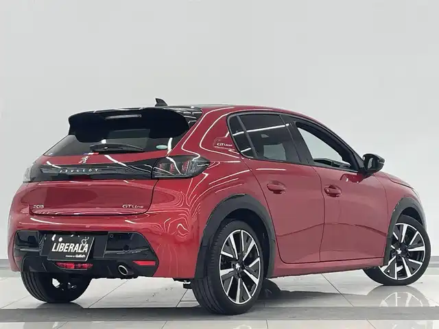 プジョー ２０８ GT ライン 岡山県 2020(令2)年 1.6万km 赤 ワンオーナー　/パノラマガラスルーフ/アンビエントライト　　/純正ナビ　/アップルカープレイ　/アンドロイドオート　/Ｂカメラ　/ＤＴＶ　/インテリジェントハイビーム　/ワイヤレスチャージ/パーキングセンサー/LKA/BSM/ACC
