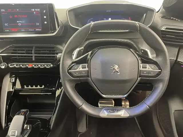 プジョー ２０８ GT ライン 岡山県 2020(令2)年 1.6万km 赤 ワンオーナー　/パノラマガラスルーフ/アンビエントライト　　/純正ナビ　/アップルカープレイ　/アンドロイドオート　/Ｂカメラ　/ＤＴＶ　/インテリジェントハイビーム　/ワイヤレスチャージ/パーキングセンサー/LKA/BSM/ACC