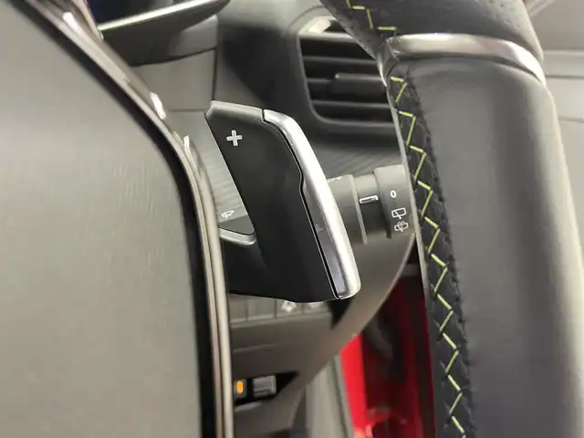 プジョー ２０８ GT ライン 岡山県 2020(令2)年 1.6万km 赤 ワンオーナー　/パノラマガラスルーフ/アンビエントライト　　/純正ナビ　/アップルカープレイ　/アンドロイドオート　/Ｂカメラ　/ＤＴＶ　/インテリジェントハイビーム　/ワイヤレスチャージ/パーキングセンサー/LKA/BSM/ACC