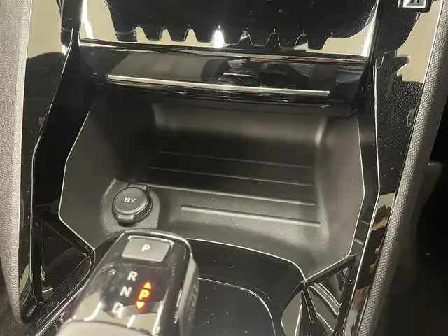 プジョー ２０８ GT ライン 岡山県 2020(令2)年 1.6万km 赤 ワンオーナー　/パノラマガラスルーフ/アンビエントライト　　/純正ナビ　/アップルカープレイ　/アンドロイドオート　/Ｂカメラ　/ＤＴＶ　/インテリジェントハイビーム　/ワイヤレスチャージ/パーキングセンサー/LKA/BSM/ACC