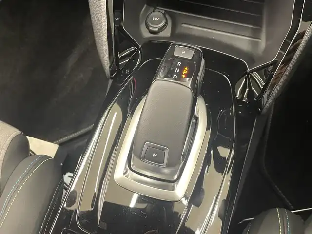 プジョー ２０８ GT ライン 岡山県 2020(令2)年 1.6万km 赤 ワンオーナー　/パノラマガラスルーフ/アンビエントライト　　/純正ナビ　/アップルカープレイ　/アンドロイドオート　/Ｂカメラ　/ＤＴＶ　/インテリジェントハイビーム　/ワイヤレスチャージ/パーキングセンサー/LKA/BSM/ACC