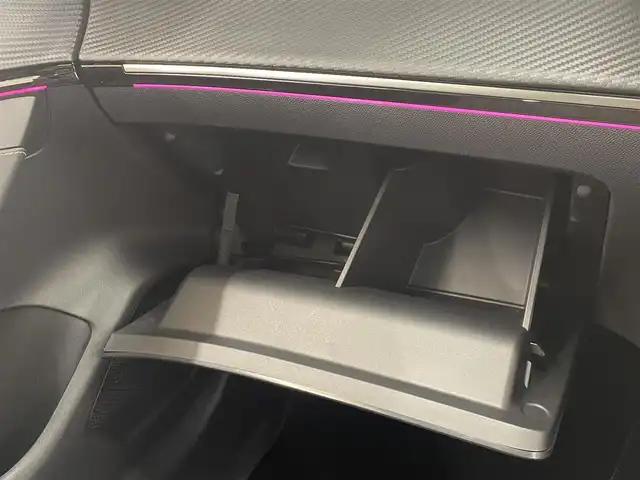 プジョー ２０８ GT ライン 岡山県 2020(令2)年 1.6万km 赤 ワンオーナー　/パノラマガラスルーフ/アンビエントライト　　/純正ナビ　/アップルカープレイ　/アンドロイドオート　/Ｂカメラ　/ＤＴＶ　/インテリジェントハイビーム　/ワイヤレスチャージ/パーキングセンサー/LKA/BSM/ACC