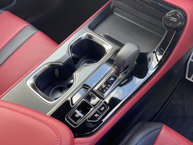 レクサス ＮＸ 350h Fスポーツ 岩手県 2023(令5)年 0.8万km ホワイトノーヴァガラスフレーク ワンオーナー/純正14インチメモリナビ/フルセグTV/純正オーディオ/バックカメラ/全方位カメラ/デジタルインナーミラー/ヘッドアップディスプレイ/ETC2.0/前後ドライブレコーダー/レーダークルーズコントロール/衝突被害軽減ブレーキ/レーンキープアシスト/横滑り防止装置/パワーシート/シートヒーター/オートライト/オートハイビーム/三眼LEDヘッドライト/フォグランプ/スマートキー/プッシュスタート/電動格納ミラー/純正20インチAW/純正フロアマット/純正ドアバイザー/保証書/取扱説明書