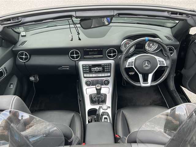 メルセデス・ベンツ ＳＬＫ２００ ブルーエフィシェンシー MT 沖縄県 2013(平25)年 5.1万km 黒 純正ナビ　/Ｂｌｕｅｔｏｏｔｈ　/フルセグＴＶ　/クルーズコントロール　/シートヒーターＤ／Ｎ席　/ＥＴＣ　/オープンカー　/ＬＥＤヘッドライト　/純正フロアマット　/スマートキーワンオーナー
