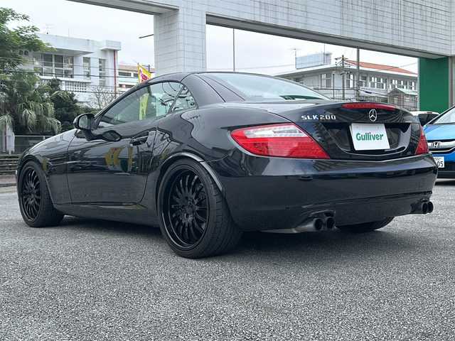 メルセデス・ベンツ ＳＬＫ２００ ブルーエフィシェンシー MT 沖縄県 2013(平25)年 5.1万km 黒 純正ナビ　/Ｂｌｕｅｔｏｏｔｈ　/フルセグＴＶ　/クルーズコントロール　/シートヒーターＤ／Ｎ席　/ＥＴＣ　/オープンカー　/ＬＥＤヘッドライト　/純正フロアマット　/スマートキーワンオーナー