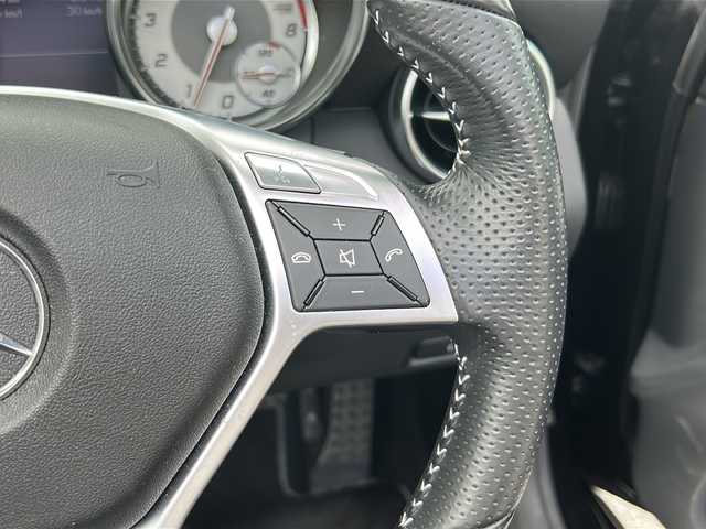 メルセデス・ベンツ ＳＬＫ２００ ブルーエフィシェンシー MT 沖縄県 2013(平25)年 5.1万km 黒 純正ナビ　/Ｂｌｕｅｔｏｏｔｈ　/フルセグＴＶ　/クルーズコントロール　/シートヒーターＤ／Ｎ席　/ＥＴＣ　/オープンカー　/ＬＥＤヘッドライト　/純正フロアマット　/スマートキーワンオーナー