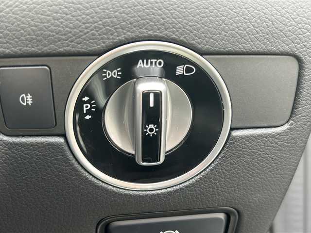 メルセデス・ベンツ ＳＬＫ２００ ブルーエフィシェンシー MT 沖縄県 2013(平25)年 5.1万km 黒 純正ナビ　/Ｂｌｕｅｔｏｏｔｈ　/フルセグＴＶ　/クルーズコントロール　/シートヒーターＤ／Ｎ席　/ＥＴＣ　/オープンカー　/ＬＥＤヘッドライト　/純正フロアマット　/スマートキーワンオーナー