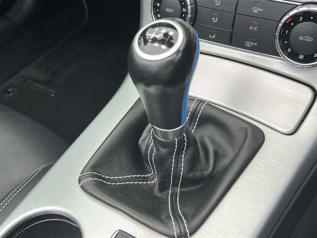 メルセデス・ベンツ ＳＬＫ２００ ブルーエフィシェンシー MT 沖縄県 2013(平25)年 5.1万km 黒 純正ナビ　/Ｂｌｕｅｔｏｏｔｈ　/フルセグＴＶ　/クルーズコントロール　/シートヒーターＤ／Ｎ席　/ＥＴＣ　/オープンカー　/ＬＥＤヘッドライト　/純正フロアマット　/スマートキーワンオーナー