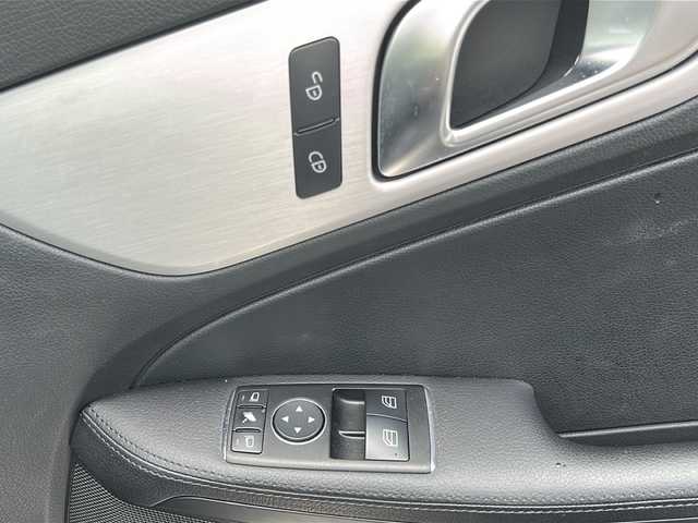 メルセデス・ベンツ ＳＬＫ２００ ブルーエフィシェンシー MT 沖縄県 2013(平25)年 5.1万km 黒 純正ナビ　/Ｂｌｕｅｔｏｏｔｈ　/フルセグＴＶ　/クルーズコントロール　/シートヒーターＤ／Ｎ席　/ＥＴＣ　/オープンカー　/ＬＥＤヘッドライト　/純正フロアマット　/スマートキーワンオーナー