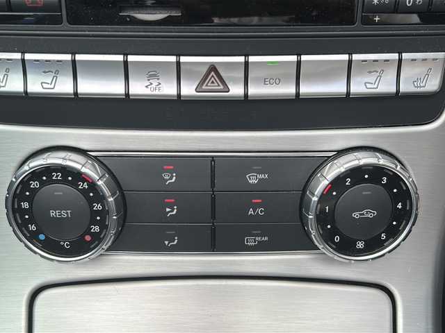 メルセデス・ベンツ ＳＬＫ２００ ブルーエフィシェンシー MT 沖縄県 2013(平25)年 5.1万km 黒 純正ナビ　/Ｂｌｕｅｔｏｏｔｈ　/フルセグＴＶ　/クルーズコントロール　/シートヒーターＤ／Ｎ席　/ＥＴＣ　/オープンカー　/ＬＥＤヘッドライト　/純正フロアマット　/スマートキーワンオーナー