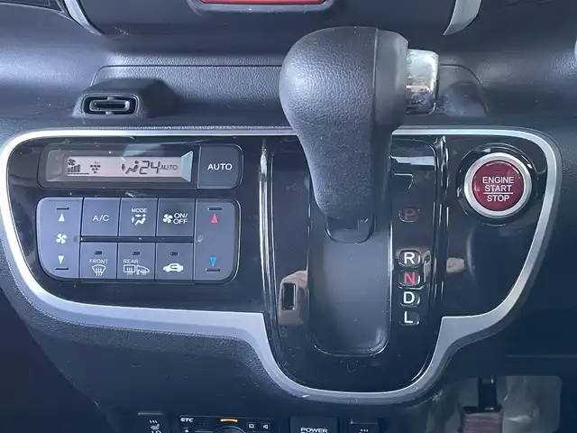 ホンダ Ｎ ＢＯＸ カスタム SSブラックSパッケージ 佐賀県 2017(平29)年 4.5万km ブリティッシュグリーンP 社外10インチSDナビゲーション/・フルセグTV/CD/DVD/SD/Bluetooth/バックカメラ/前方ドライブレコーダー/ビルトインETC/両側パワースライドドア/オーバーヘッドコンソール/レザー調シートカバー/DN席シートヒーター/ISOFIX対応/ステアリングリモコン/純正14インチアルミホイール/純正キセノンヘッドライト/純正LEDフォグランプ/純正フロアマット/純正ドアバイザ―/新車保証書/取扱説明書/シティブレーキアクティブシステム/横滑り防止装置