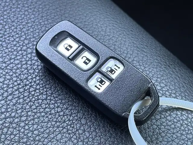 ホンダ Ｎ ＢＯＸ カスタム SSブラックSパッケージ 佐賀県 2017(平29)年 4.5万km ブリティッシュグリーンP 社外10インチSDナビゲーション/・フルセグTV/CD/DVD/SD/Bluetooth/バックカメラ/前方ドライブレコーダー/ビルトインETC/両側パワースライドドア/オーバーヘッドコンソール/レザー調シートカバー/DN席シートヒーター/ISOFIX対応/ステアリングリモコン/純正14インチアルミホイール/純正キセノンヘッドライト/純正LEDフォグランプ/純正フロアマット/純正ドアバイザ―/新車保証書/取扱説明書/シティブレーキアクティブシステム/横滑り防止装置