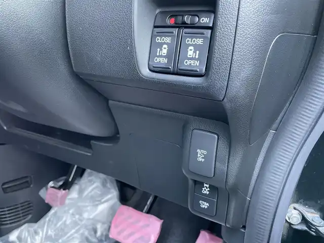 ホンダ Ｎ ＢＯＸ カスタム SSブラックSパッケージ 佐賀県 2017(平29)年 4.5万km ブリティッシュグリーンP 社外10インチSDナビゲーション/・フルセグTV/CD/DVD/SD/Bluetooth/バックカメラ/前方ドライブレコーダー/ビルトインETC/両側パワースライドドア/オーバーヘッドコンソール/レザー調シートカバー/DN席シートヒーター/ISOFIX対応/ステアリングリモコン/純正14インチアルミホイール/純正キセノンヘッドライト/純正LEDフォグランプ/純正フロアマット/純正ドアバイザ―/新車保証書/取扱説明書/シティブレーキアクティブシステム/横滑り防止装置