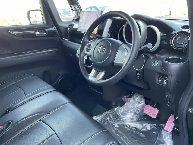 ホンダ Ｎ ＢＯＸ カスタム SSブラックSパッケージ 佐賀県 2017(平29)年 4.5万km ブリティッシュグリーンP 社外10インチSDナビゲーション/・フルセグTV/CD/DVD/SD/Bluetooth/バックカメラ/前方ドライブレコーダー/ビルトインETC/両側パワースライドドア/オーバーヘッドコンソール/レザー調シートカバー/DN席シートヒーター/ISOFIX対応/ステアリングリモコン/純正14インチアルミホイール/純正キセノンヘッドライト/純正LEDフォグランプ/純正フロアマット/純正ドアバイザ―/新車保証書/取扱説明書/シティブレーキアクティブシステム/横滑り防止装置