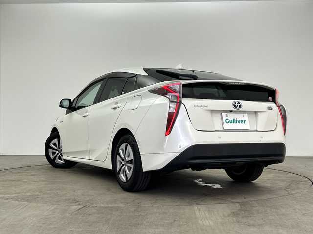 トヨタ プリウス A 大分県 2016(平28)年 4.6万km ホワイトパールクリスタルシャイン 純正SDナビ（DSZT-YC4T）/　BT/CD/DVD/フルセグ/バックカメラ/レーダークルーズコントロール/ヘッドアップディスプレイ/コーナーセンサー/オートライト/オートマチックハイビーム/ステアリングリモコン/ドライブレコーダー/ビルトインETC/LEDヘッドライト/純正フロアマット/取扱説明書/スマートキー/プッシュスタート