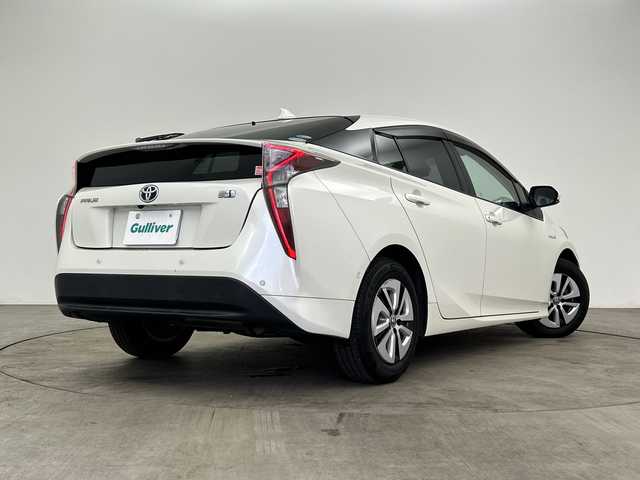 トヨタ プリウス A 大分県 2016(平28)年 4.6万km ホワイトパールクリスタルシャイン 純正SDナビ（DSZT-YC4T）/　BT/CD/DVD/フルセグ/バックカメラ/レーダークルーズコントロール/ヘッドアップディスプレイ/コーナーセンサー/オートライト/オートマチックハイビーム/ステアリングリモコン/ドライブレコーダー/ビルトインETC/LEDヘッドライト/純正フロアマット/取扱説明書/スマートキー/プッシュスタート