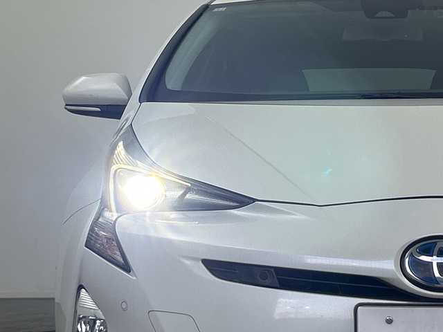 トヨタ プリウス A 大分県 2016(平28)年 4.6万km ホワイトパールクリスタルシャイン 純正SDナビ（DSZT-YC4T）/　BT/CD/DVD/フルセグ/バックカメラ/レーダークルーズコントロール/ヘッドアップディスプレイ/コーナーセンサー/オートライト/オートマチックハイビーム/ステアリングリモコン/ドライブレコーダー/ビルトインETC/LEDヘッドライト/純正フロアマット/取扱説明書/スマートキー/プッシュスタート