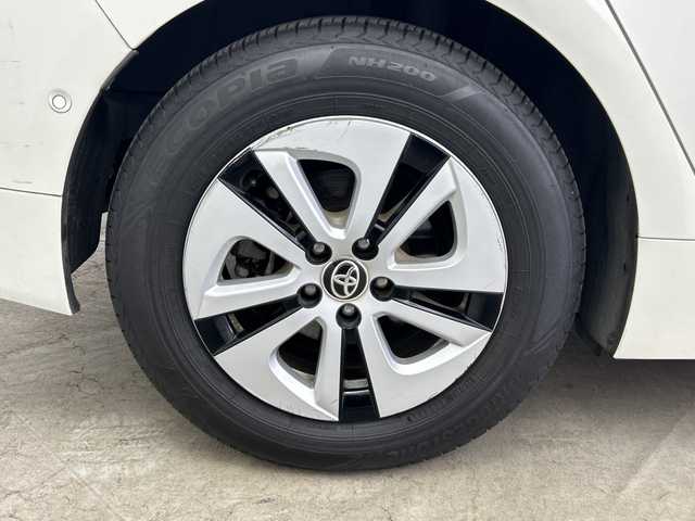 トヨタ プリウス A 大分県 2016(平28)年 4.6万km ホワイトパールクリスタルシャイン 純正SDナビ（DSZT-YC4T）/　BT/CD/DVD/フルセグ/バックカメラ/レーダークルーズコントロール/ヘッドアップディスプレイ/コーナーセンサー/オートライト/オートマチックハイビーム/ステアリングリモコン/ドライブレコーダー/ビルトインETC/LEDヘッドライト/純正フロアマット/取扱説明書/スマートキー/プッシュスタート