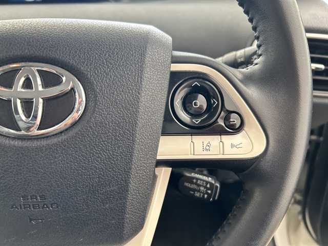 トヨタ プリウス A 大分県 2016(平28)年 4.6万km ホワイトパールクリスタルシャイン 純正SDナビ（DSZT-YC4T）/　BT/CD/DVD/フルセグ/バックカメラ/レーダークルーズコントロール/ヘッドアップディスプレイ/コーナーセンサー/オートライト/オートマチックハイビーム/ステアリングリモコン/ドライブレコーダー/ビルトインETC/LEDヘッドライト/純正フロアマット/取扱説明書/スマートキー/プッシュスタート