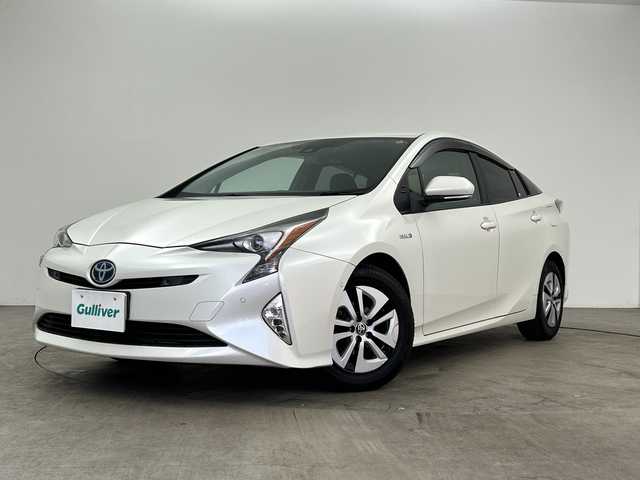 トヨタ プリウス A 大分県 2016(平28)年 4.6万km ホワイトパールクリスタルシャイン 純正SDナビ（DSZT-YC4T）/　BT/CD/DVD/フルセグ/バックカメラ/レーダークルーズコントロール/ヘッドアップディスプレイ/コーナーセンサー/オートライト/オートマチックハイビーム/ステアリングリモコン/ドライブレコーダー/ビルトインETC/LEDヘッドライト/純正フロアマット/取扱説明書/スマートキー/プッシュスタート