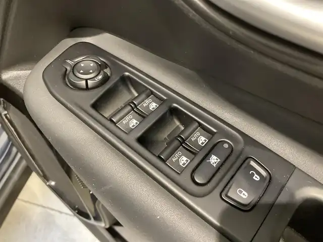 クライスラー・ジープ ジープ レネゲード ナイトイーグル 熊本県 2020(令2)年 2.6万km グレー ・スマートキー/・プッシュスタート/・自動緊急ブレーキ/・レーンセンス/・パークセンス/・クルーズコントロール/・社外メモリナビ/　【DVD・Bluetooth・USB・SD・MSV】/・フルセグTV/・ETC/・LEDヘッドランプ/・フォグランプ/・純正マット