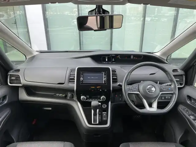 日産 セレナ ハイウェイスターVセレクションⅡ 香川県 2017(平29)年 8.8万km ダイヤモンドブラック 2トーン 禁煙車　/プロパイロット　/・車線逸脱防止支援システム/・SRSエアバック【カーテン/サイド】/・インテリジェントアラウンドビューモニター/・踏み間違い衝突防止アシスト/・インテリジェントパーキングアシスト/・標識検知機能/・ふらつき警報/・フロント/バックソナー/・電動パーキングブレーキ/・オートブレーキホールド/インテリジェントパーキングアシスト/純正メモリナビ【MM316D-W】/(Bluetooth/DVD/AM/FM)/後席アルパインモニター　/両側電動スライド　/ＬＥＤライト　/フォグライト　/オートライト/革巻きステアリング　/純正１６インチアルミホイール　/純正フロアマット/ETC/ISOFIX/スマートキー