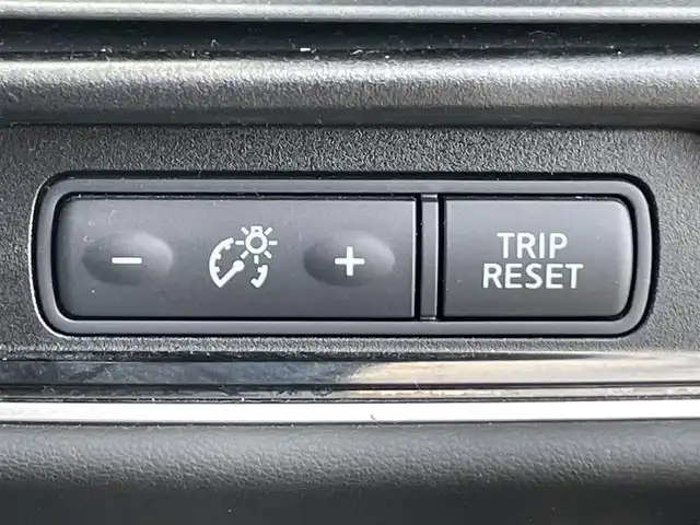 日産 セレナ ハイウェイスターVセレクションⅡ 香川県 2017(平29)年 8.8万km ダイヤモンドブラック 2トーン 禁煙車　/プロパイロット　/・車線逸脱防止支援システム/・SRSエアバック【カーテン/サイド】/・インテリジェントアラウンドビューモニター/・踏み間違い衝突防止アシスト/・インテリジェントパーキングアシスト/・標識検知機能/・ふらつき警報/・フロント/バックソナー/・電動パーキングブレーキ/・オートブレーキホールド/インテリジェントパーキングアシスト/純正メモリナビ【MM316D-W】/(Bluetooth/DVD/AM/FM)/後席アルパインモニター　/両側電動スライド　/ＬＥＤライト　/フォグライト　/オートライト/革巻きステアリング　/純正１６インチアルミホイール　/純正フロアマット/ETC/ISOFIX/スマートキー