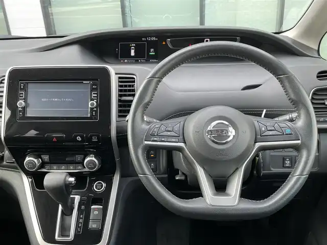 日産 セレナ ハイウェイスターVセレクションⅡ 香川県 2017(平29)年 8.8万km ダイヤモンドブラック 2トーン 禁煙車　/プロパイロット　/・車線逸脱防止支援システム/・SRSエアバック【カーテン/サイド】/・インテリジェントアラウンドビューモニター/・踏み間違い衝突防止アシスト/・インテリジェントパーキングアシスト/・標識検知機能/・ふらつき警報/・フロント/バックソナー/・電動パーキングブレーキ/・オートブレーキホールド/インテリジェントパーキングアシスト/純正メモリナビ【MM316D-W】/(Bluetooth/DVD/AM/FM)/後席アルパインモニター　/両側電動スライド　/ＬＥＤライト　/フォグライト　/オートライト/革巻きステアリング　/純正１６インチアルミホイール　/純正フロアマット/ETC/ISOFIX/スマートキー