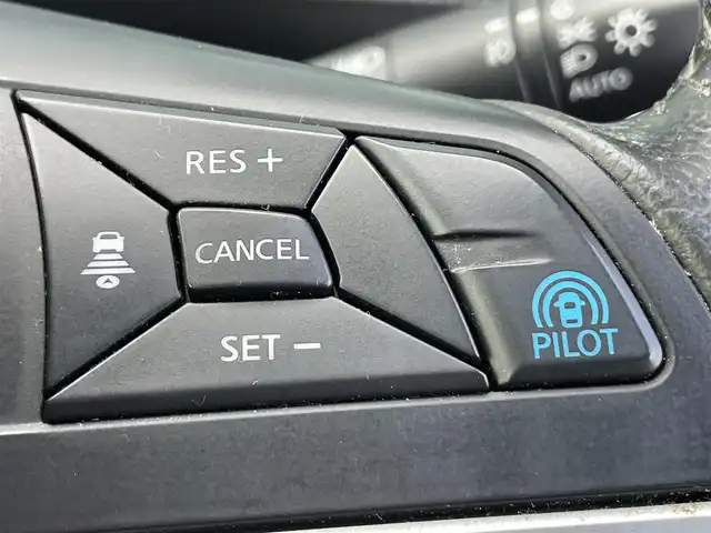 日産 セレナ ハイウェイスターVセレクションⅡ 香川県 2017(平29)年 8.8万km ダイヤモンドブラック 2トーン 禁煙車　/プロパイロット　/・車線逸脱防止支援システム/・SRSエアバック【カーテン/サイド】/・インテリジェントアラウンドビューモニター/・踏み間違い衝突防止アシスト/・インテリジェントパーキングアシスト/・標識検知機能/・ふらつき警報/・フロント/バックソナー/・電動パーキングブレーキ/・オートブレーキホールド/インテリジェントパーキングアシスト/純正メモリナビ【MM316D-W】/(Bluetooth/DVD/AM/FM)/後席アルパインモニター　/両側電動スライド　/ＬＥＤライト　/フォグライト　/オートライト/革巻きステアリング　/純正１６インチアルミホイール　/純正フロアマット/ETC/ISOFIX/スマートキー