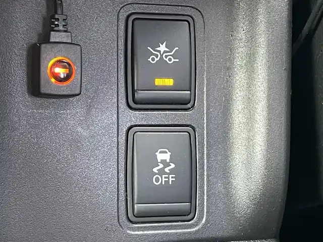 日産 セレナ ハイウェイスターVセレクションⅡ 香川県 2017(平29)年 8.8万km ダイヤモンドブラック 2トーン 禁煙車　/プロパイロット　/・車線逸脱防止支援システム/・SRSエアバック【カーテン/サイド】/・インテリジェントアラウンドビューモニター/・踏み間違い衝突防止アシスト/・インテリジェントパーキングアシスト/・標識検知機能/・ふらつき警報/・フロント/バックソナー/・電動パーキングブレーキ/・オートブレーキホールド/インテリジェントパーキングアシスト/純正メモリナビ【MM316D-W】/(Bluetooth/DVD/AM/FM)/後席アルパインモニター　/両側電動スライド　/ＬＥＤライト　/フォグライト　/オートライト/革巻きステアリング　/純正１６インチアルミホイール　/純正フロアマット/ETC/ISOFIX/スマートキー