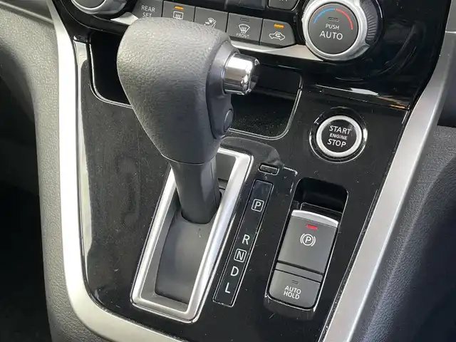 日産 セレナ ハイウェイスターVセレクションⅡ 香川県 2017(平29)年 8.8万km ダイヤモンドブラック 2トーン 禁煙車　/プロパイロット　/・車線逸脱防止支援システム/・SRSエアバック【カーテン/サイド】/・インテリジェントアラウンドビューモニター/・踏み間違い衝突防止アシスト/・インテリジェントパーキングアシスト/・標識検知機能/・ふらつき警報/・フロント/バックソナー/・電動パーキングブレーキ/・オートブレーキホールド/インテリジェントパーキングアシスト/純正メモリナビ【MM316D-W】/(Bluetooth/DVD/AM/FM)/後席アルパインモニター　/両側電動スライド　/ＬＥＤライト　/フォグライト　/オートライト/革巻きステアリング　/純正１６インチアルミホイール　/純正フロアマット/ETC/ISOFIX/スマートキー