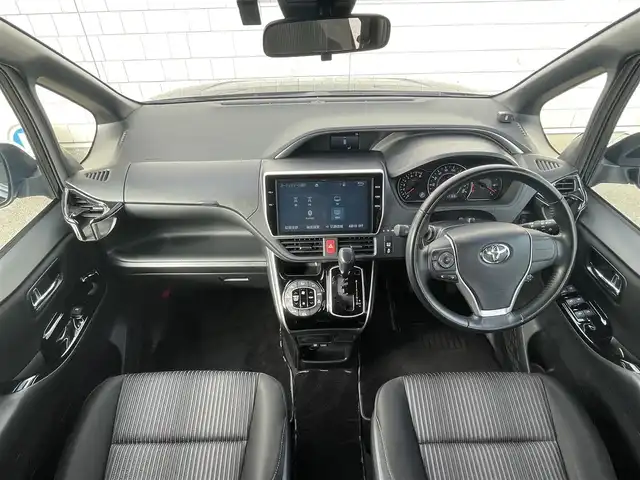 トヨタ ヴォクシー ZS 煌 福岡県 2018(平30)年 4.8万km ブラック 純正10型SDナビ(フルセグTV/CD/DVD/BT)/バックカメラ/トヨタセーフティ/コーナーセンサー/後席フリップダウンモニター/両側電動/ドラレコ/クルコン/ETC/USB/HDMI/純正フロアマット/純正LED/純正アルミホイール/プッシュスタート/スマートキー