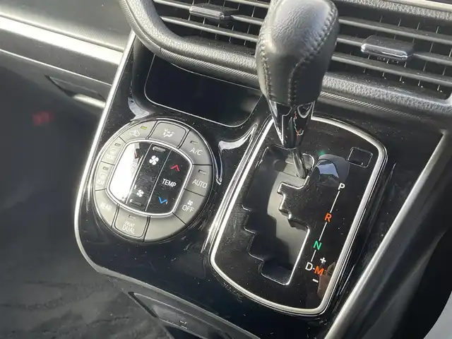 トヨタ ヴォクシー ZS 煌 福岡県 2018(平30)年 4.8万km ブラック 純正10型SDナビ(フルセグTV/CD/DVD/BT)/バックカメラ/トヨタセーフティ/コーナーセンサー/後席フリップダウンモニター/両側電動/ドラレコ/クルコン/ETC/USB/HDMI/純正フロアマット/純正LED/純正アルミホイール/プッシュスタート/スマートキー