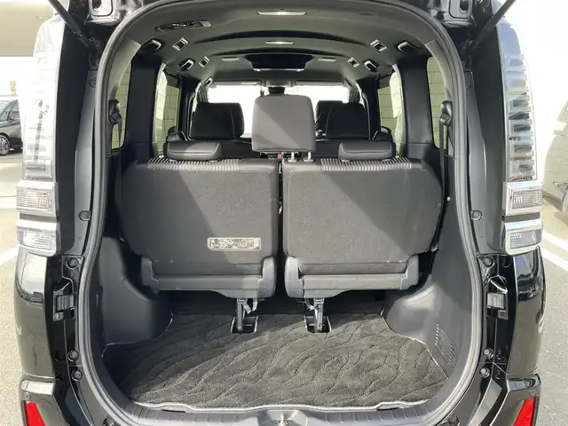 トヨタ ヴォクシー ZS 煌 福岡県 2018(平30)年 4.8万km ブラック 純正10型SDナビ(フルセグTV/CD/DVD/BT)/バックカメラ/トヨタセーフティ/コーナーセンサー/後席フリップダウンモニター/両側電動/ドラレコ/クルコン/ETC/USB/HDMI/純正フロアマット/純正LED/純正アルミホイール/プッシュスタート/スマートキー