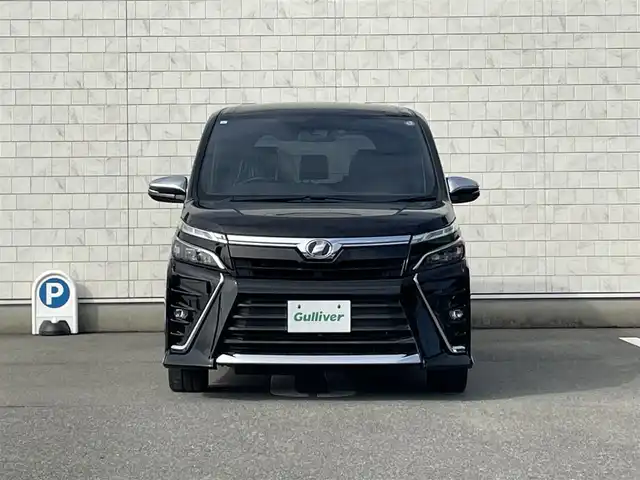 トヨタ ヴォクシー ZS 煌 福岡県 2018(平30)年 4.8万km ブラック 純正10型SDナビ(フルセグTV/CD/DVD/BT)/バックカメラ/トヨタセーフティ/コーナーセンサー/後席フリップダウンモニター/両側電動/ドラレコ/クルコン/ETC/USB/HDMI/純正フロアマット/純正LED/純正アルミホイール/プッシュスタート/スマートキー