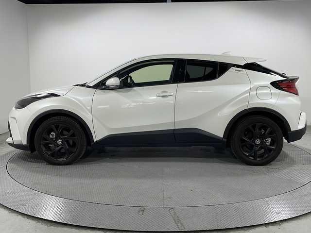 トヨタ Ｃ－ＨＲ G モード ネロセーフティプラスⅡ 広島県 2021(令3)年 1.4万km ホワイトパールクリスタルシャイン 純正8型ディスプレイオーディオ/・Bluetooth/・スマートフォン連携/パノラミックビューモニター/セーフティセンス/ブラインドスポットモニター/シートヒーター/コーナーセンサー/ETC/ドラレコ/ハーフレザーシート/LEDヘッドライト