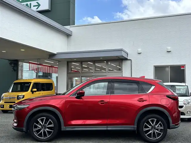マツダ ＣＸ－５ XD Lパッケージ 熊本県 2017(平29)年 9.5万km ソウルレッドクリスタルM メーカーナビ/【フルセグTV/Bluetooth/CD/DVD/USB】/バックモニター/サイドモニター（左側）/レーダークルーズコントロール/衝突軽減防止装置/ブラインドスポットモニター/レーンキープアシスト/ヘッドアップディスプレイ/ブレーキホールド/パワーバックドア/パワーシート（D席N席）/シートヒーター/ステアリングヒーター/ステアリングスイッチ/社外ドラレコ/ETC/オートライトLED/オートマチックハイビーム/純正19インチアルミホイール/革巻きステアリング/本革シート/純正フロアマット/プッシュスタート/スマートキー/TCF/盗難防止装置/保証書/取扱説明書/スペアキー
