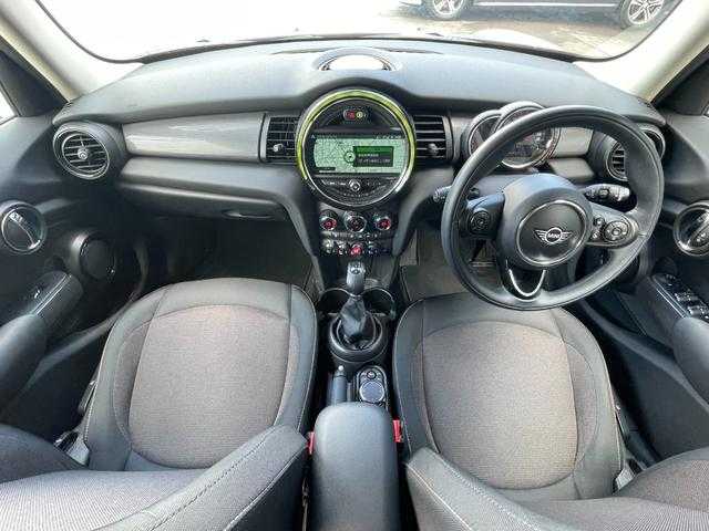 ＭＩＮＩ ミニ クーパー D 埼玉県 2018(平30)年 4.3万km ムーンウォークグレーメタリック １オーナー/純正HDDナビ/(Bluetooth/USB)/バックカメラ/コンフォートアクセス/インテリジェントセーフティ/クリアランスソナー/純正１５インチアルミホイール/パークアシスト/ＥＴＣ/ＬＥＤヘッドライト
