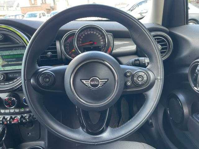 ＭＩＮＩ ミニ クーパー D 埼玉県 2018(平30)年 4.3万km ムーンウォークグレーメタリック １オーナー/純正HDDナビ/(Bluetooth/USB)/バックカメラ/コンフォートアクセス/インテリジェントセーフティ/クリアランスソナー/純正１５インチアルミホイール/パークアシスト/ＥＴＣ/ＬＥＤヘッドライト
