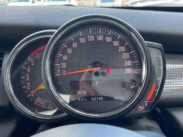 ＭＩＮＩ ミニ クーパー D 埼玉県 2018(平30)年 4.3万km ムーンウォークグレーメタリック １オーナー/純正HDDナビ/(Bluetooth/USB)/バックカメラ/コンフォートアクセス/インテリジェントセーフティ/クリアランスソナー/純正１５インチアルミホイール/パークアシスト/ＥＴＣ/ＬＥＤヘッドライト