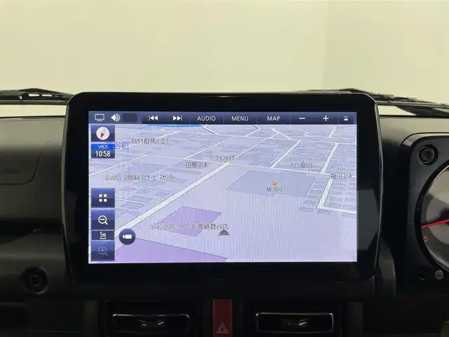 スズキ ジムニー シエラ JC 群馬県 2023(令5)年 1.5万km ミディアムグレー パナソニック製フローティングメモリナビ【型番　CN-F1D9GD】/　・9インチHD液晶ディスプレイ/　・FM/AM/CD/DVD/Bluetooth/フルセグ/前後ドライブレコーダー【型番　CA-DR03HTD】/バックカメラ/デュアルセンサーブレーキサポート/レーンキープアシスト/クルーズコントロール/ダウンヒルアシストコントロール/ビルトインETC/前席シートヒーター/純正15インチアルミホイール/純正フロアマット/スマートキー/プッシュスタート
