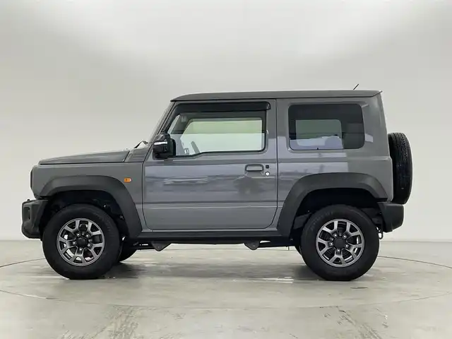 スズキ ジムニー シエラ JC 群馬県 2023(令5)年 1.5万km ミディアムグレー パナソニック製フローティングメモリナビ【型番　CN-F1D9GD】/　・9インチHD液晶ディスプレイ/　・FM/AM/CD/DVD/Bluetooth/フルセグ/前後ドライブレコーダー【型番　CA-DR03HTD】/バックカメラ/デュアルセンサーブレーキサポート/レーンキープアシスト/クルーズコントロール/ダウンヒルアシストコントロール/ビルトインETC/前席シートヒーター/純正15インチアルミホイール/純正フロアマット/スマートキー/プッシュスタート
