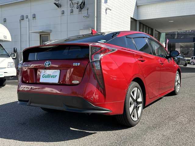 トヨタ プリウス A ツーリングセレクション 長崎県 2016(平28)年 10.7万km エモーショナルレッド 純正SDナビ(FM/AM/SD/TV/Bluetooth)/ビルトインETC/前後ドラレコ/シートヒーター/純正１７AW/純正フロアマット/ドアバイザー/プッシュスタート/スマートキー/HUD(ヘッドアップディスプレイ)/レーンキープアシスト/横滑り防止装置/衝突被害軽減システム/SDナビ取り扱い説明書