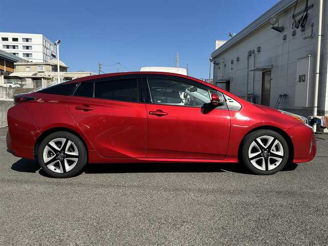 トヨタ プリウス A ツーリングセレクション 長崎県 2016(平28)年 10.7万km エモーショナルレッド 純正SDナビ(FM/AM/SD/TV/Bluetooth)/ビルトインETC/前後ドラレコ/シートヒーター/純正１７AW/純正フロアマット/ドアバイザー/プッシュスタート/スマートキー/HUD(ヘッドアップディスプレイ)/レーンキープアシスト/横滑り防止装置/衝突被害軽減システム/SDナビ取り扱い説明書