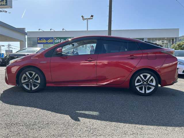 トヨタ プリウス A ツーリングセレクション 長崎県 2016(平28)年 10.7万km エモーショナルレッド 純正SDナビ(FM/AM/SD/TV/Bluetooth)/ビルトインETC/前後ドラレコ/シートヒーター/純正１７AW/純正フロアマット/ドアバイザー/プッシュスタート/スマートキー/HUD(ヘッドアップディスプレイ)/レーンキープアシスト/横滑り防止装置/衝突被害軽減システム/SDナビ取り扱い説明書