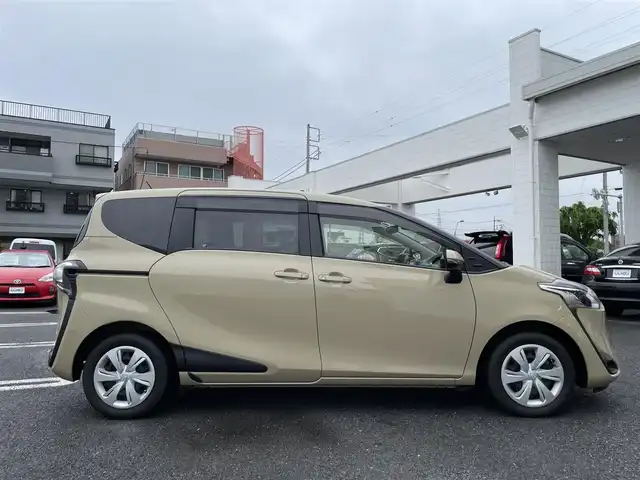 トヨタ シエンタ ファンベースG 埼玉県 2019(令1)年 11.7万km ベージュ (株)IDOMが運営する【じしゃロン鳩ヶ谷店】の自社ローン専用車両になりますこちらは現金またはオートローンご利用時の価格です。自社ローンご希望の方は別途その旨お申付け下さい/純正ＳＤナビ　/ＣＤ／ＤＶＤ／ＳＤ再生　/ＡＵＸ／Ｂｌｕｅｔｏｏｔｈ接続　/ＥＴＣ　/両側パワースライドドア　/横滑り防止装置　/衝突軽減ブレーキ　/オートエアコン　/スマートキー