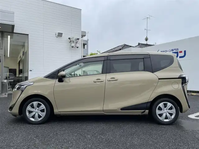 トヨタ シエンタ ファンベースG 埼玉県 2019(令1)年 11.7万km ベージュ (株)IDOMが運営する【じしゃロン鳩ヶ谷店】の自社ローン専用車両になりますこちらは現金またはオートローンご利用時の価格です。自社ローンご希望の方は別途その旨お申付け下さい/純正ＳＤナビ　/ＣＤ／ＤＶＤ／ＳＤ再生　/ＡＵＸ／Ｂｌｕｅｔｏｏｔｈ接続　/ＥＴＣ　/両側パワースライドドア　/横滑り防止装置　/衝突軽減ブレーキ　/オートエアコン　/スマートキー