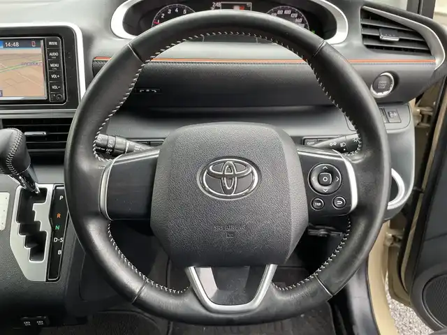 トヨタ シエンタ ファンベースG 埼玉県 2019(令1)年 11.7万km ベージュ (株)IDOMが運営する【じしゃロン鳩ヶ谷店】の自社ローン専用車両になりますこちらは現金またはオートローンご利用時の価格です。自社ローンご希望の方は別途その旨お申付け下さい/純正ＳＤナビ　/ＣＤ／ＤＶＤ／ＳＤ再生　/ＡＵＸ／Ｂｌｕｅｔｏｏｔｈ接続　/ＥＴＣ　/両側パワースライドドア　/横滑り防止装置　/衝突軽減ブレーキ　/オートエアコン　/スマートキー